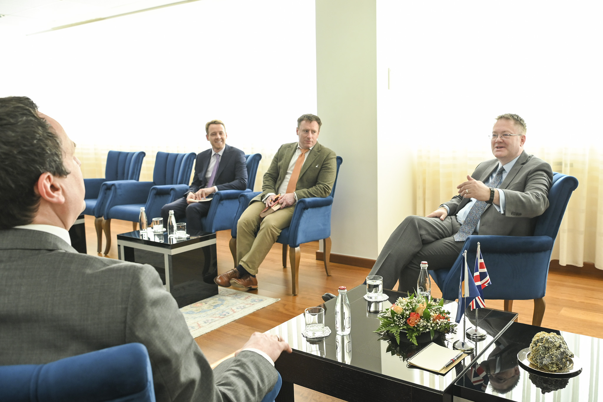 Kurti takoi ambasadorin Abbott temë diskutimi ishte takimi i 2 majit