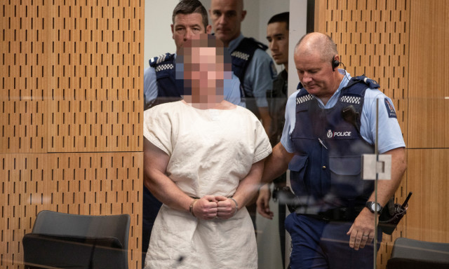 Lajmet Ditore: I rrëmbeu armën terroristit, por nuk diti ta përdorte atë – ndërron jetë burri që u kacafyt me terroristin në Zelandë të R 70879360-2