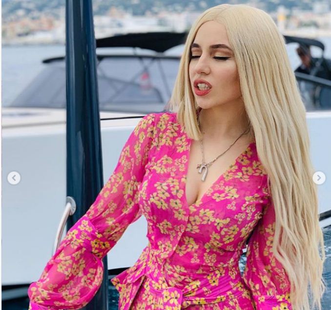 Edhe Ava Max në Kanë shfaqet pas performancës Indeksonline net