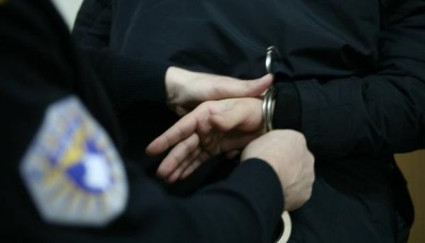 Policia del me njoftim për arrestimin e zyrtarit të ATK së bashkë me qytetarin që i dha ryshfet