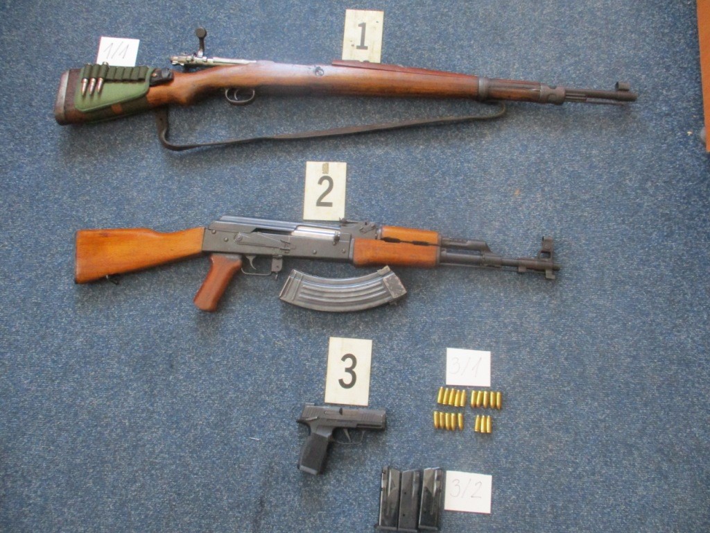 Policia sekuestron armë dhe municion në dy lokacione në Cermjan të Gjakovës