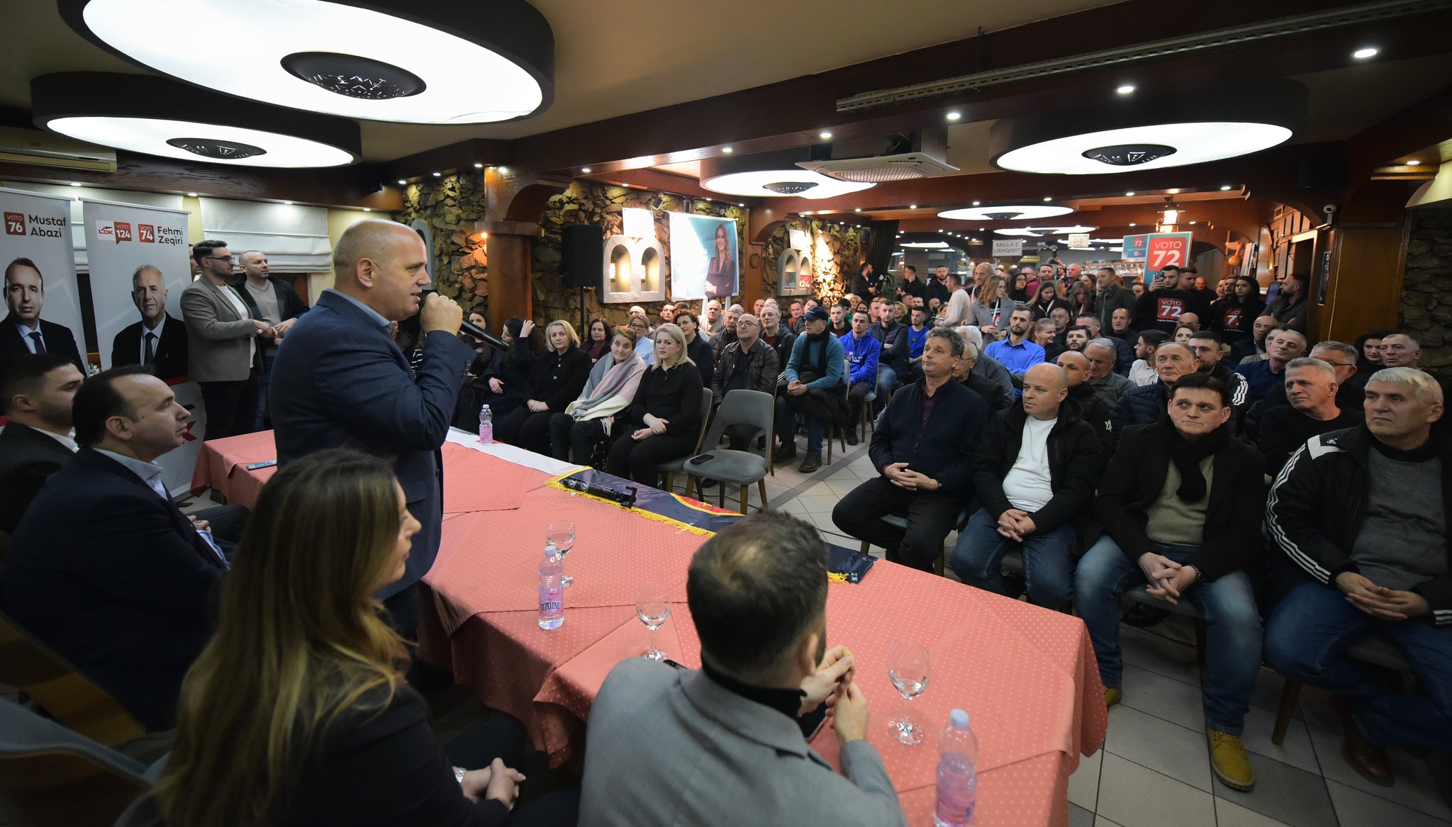 Ekrem Hyseni vazhdon takimet në Podujevë  po merr mbështetje të madhe