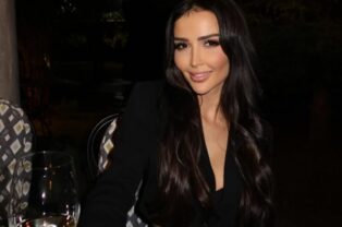 Xheneta në Dubai, duket tërheqëse në bikini (Foto) – Indeksonline.net