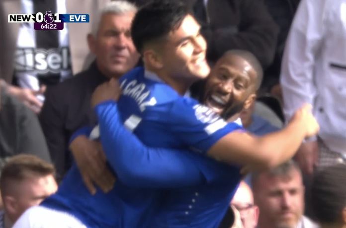 Newcastle pranon gol ndaj Everonit  rrezikon Championsin
