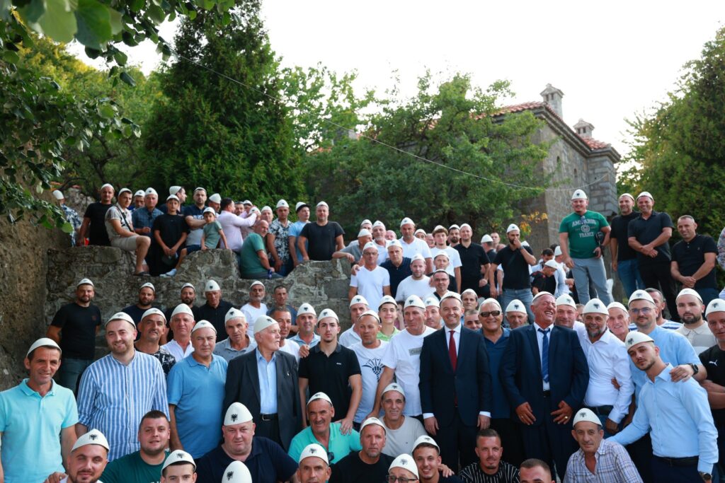 Ministri në Detyrë i Bujqësisë Faton Peci gjatë ditës së sotme ka ...