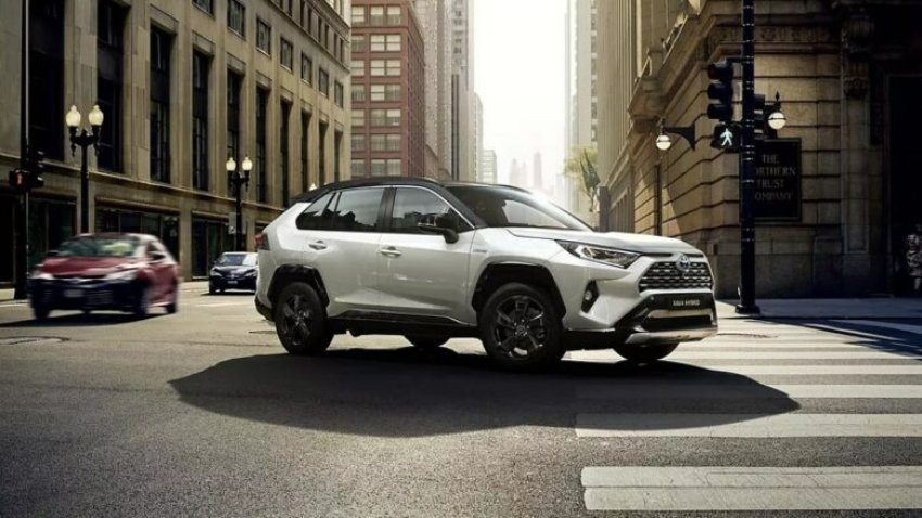 toyota-prezanton-automjetin-e-pare-elektrik