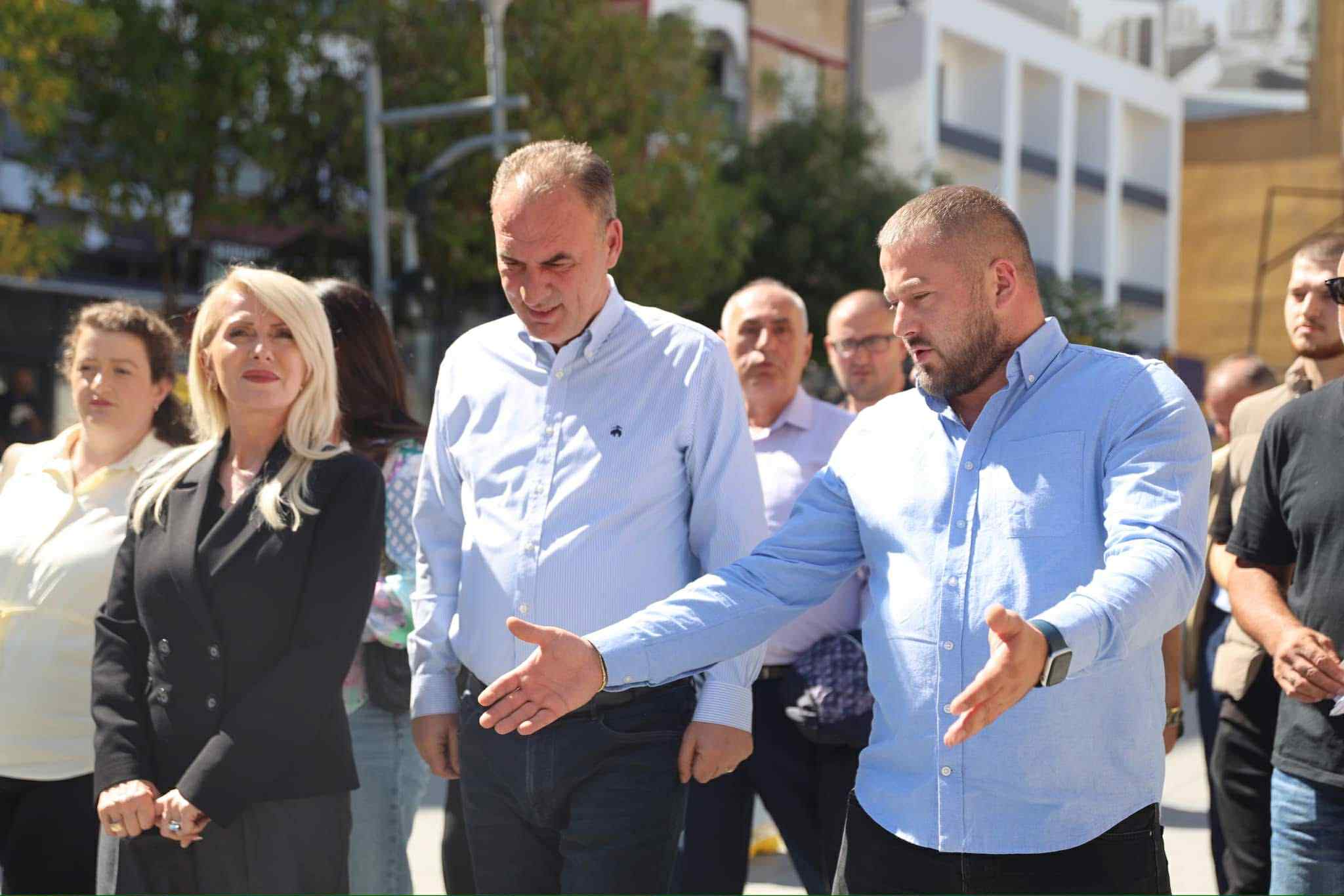 Izmaku  Në Vushtrri sot treguam forcën tonë politike me praninë e liderit Fatmir Limaj