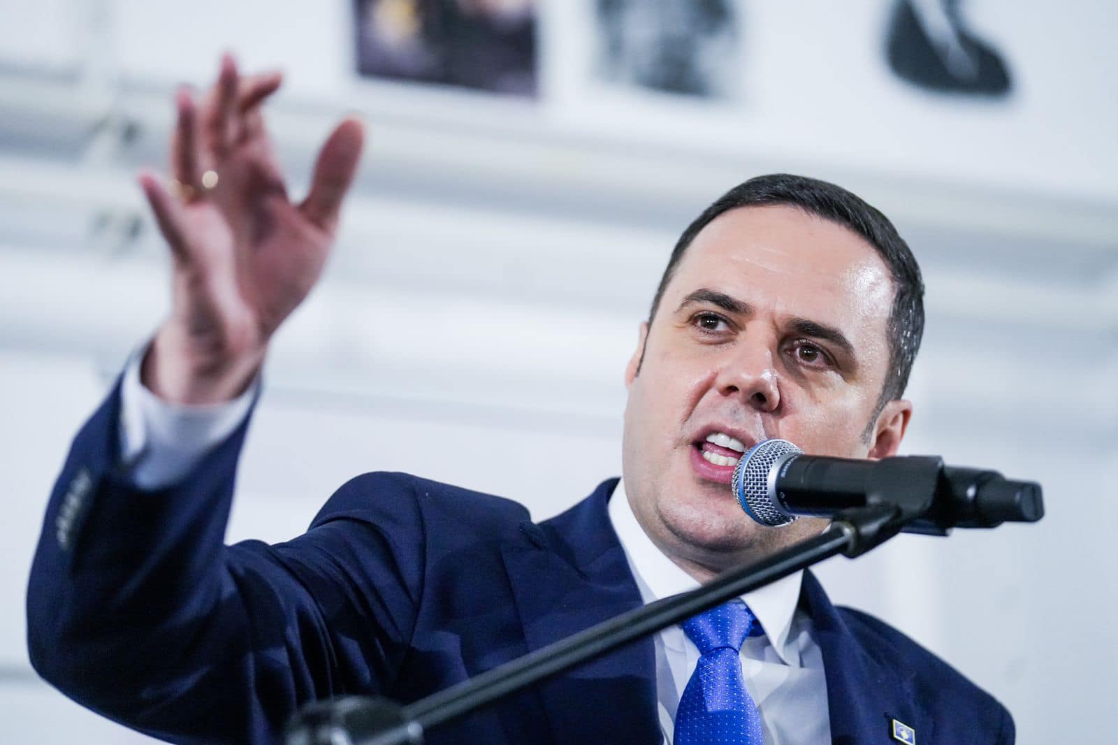 Abdixhiku paralajmëron protestë nëse s respektohet Kushtetuta  Braktisim institucionet  dalim në rrugë
