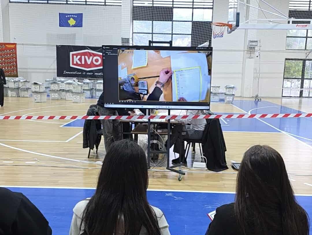 KQZ  Numërimi po vazhdon në 34 QKN   në Prishtinë  Podujevë dhe Kllokot probleme me internetin
