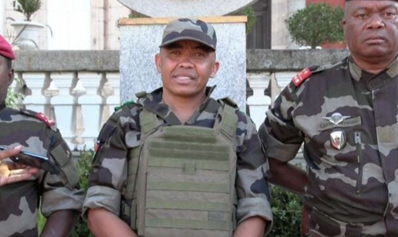ushtria-thote-se-ka-marre-pushtetin-ne-madagaskar-pasi-presidenti-u-zhvendos