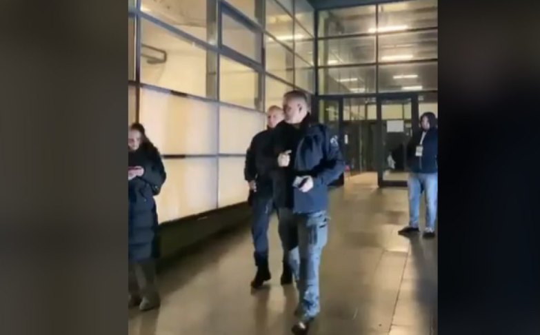 Njesia Speciale  zbarkon  te Qendra e Numërimit në Mitrovicë