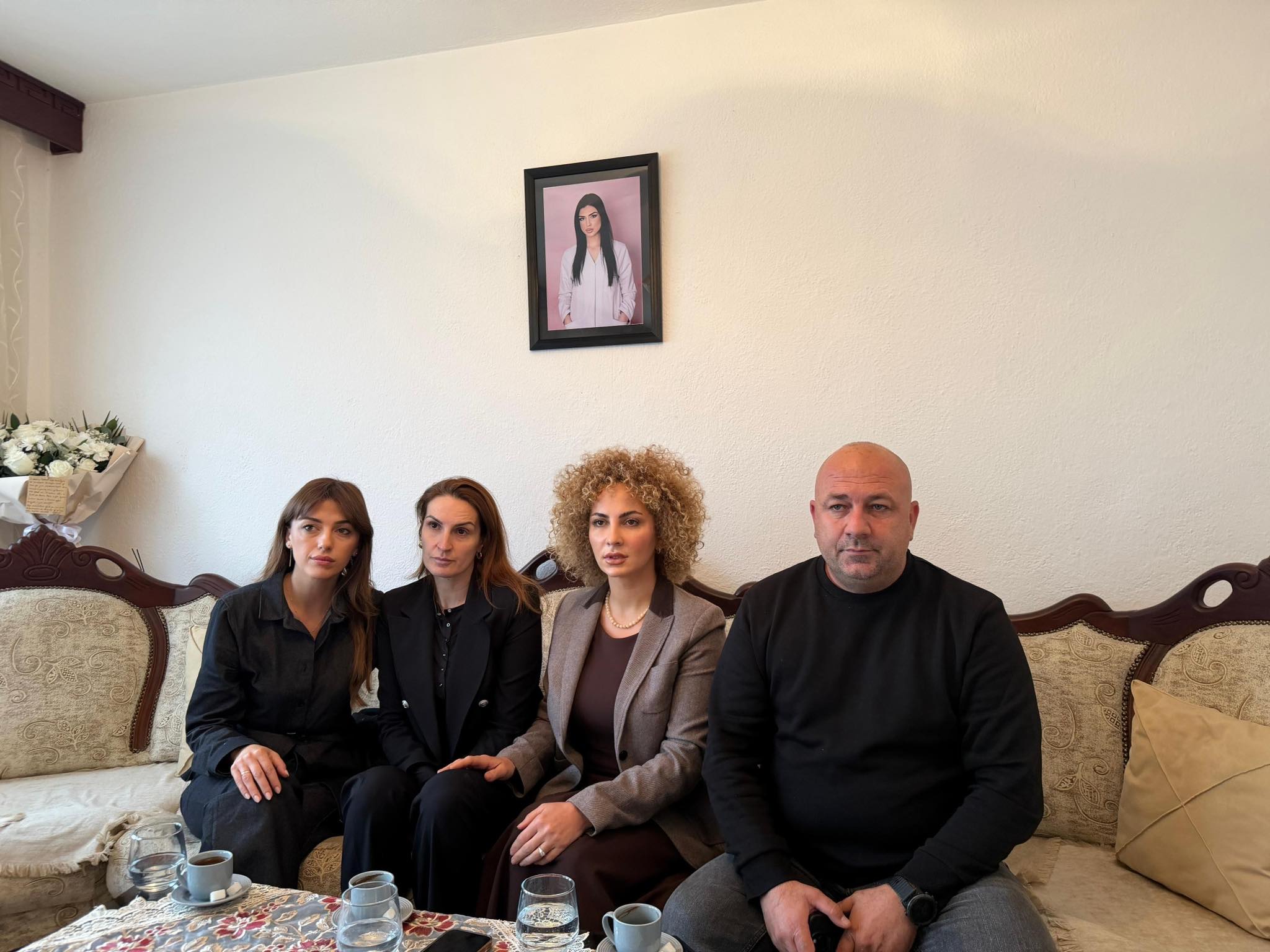 Haxhiu dhe Kadaj Bujupi vizitojnë familjen e Doarsës  studentes nga Gjakova që ndërroi jetë në Tetovë
