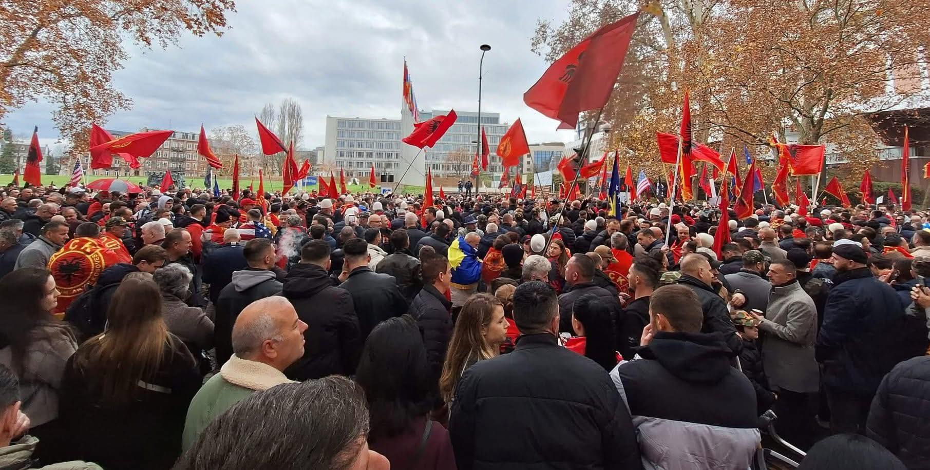 Djali i Jakup Krasniqit falënderon protestuesit  Me zemër isha me ju duke kërkuar drejtësi