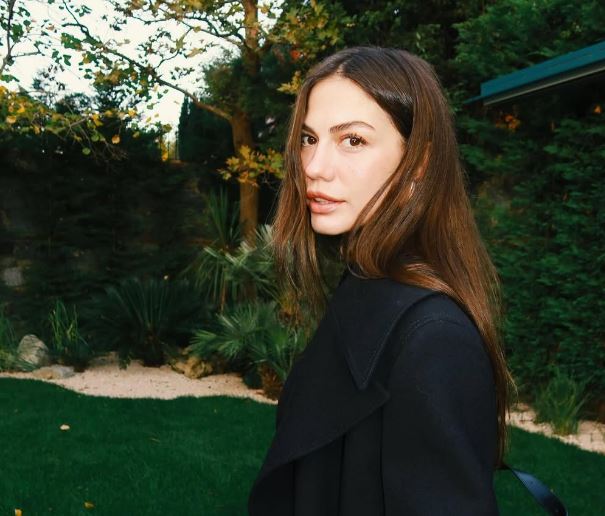 Ky veprim konfirmon romancën e Demet Ozdemir