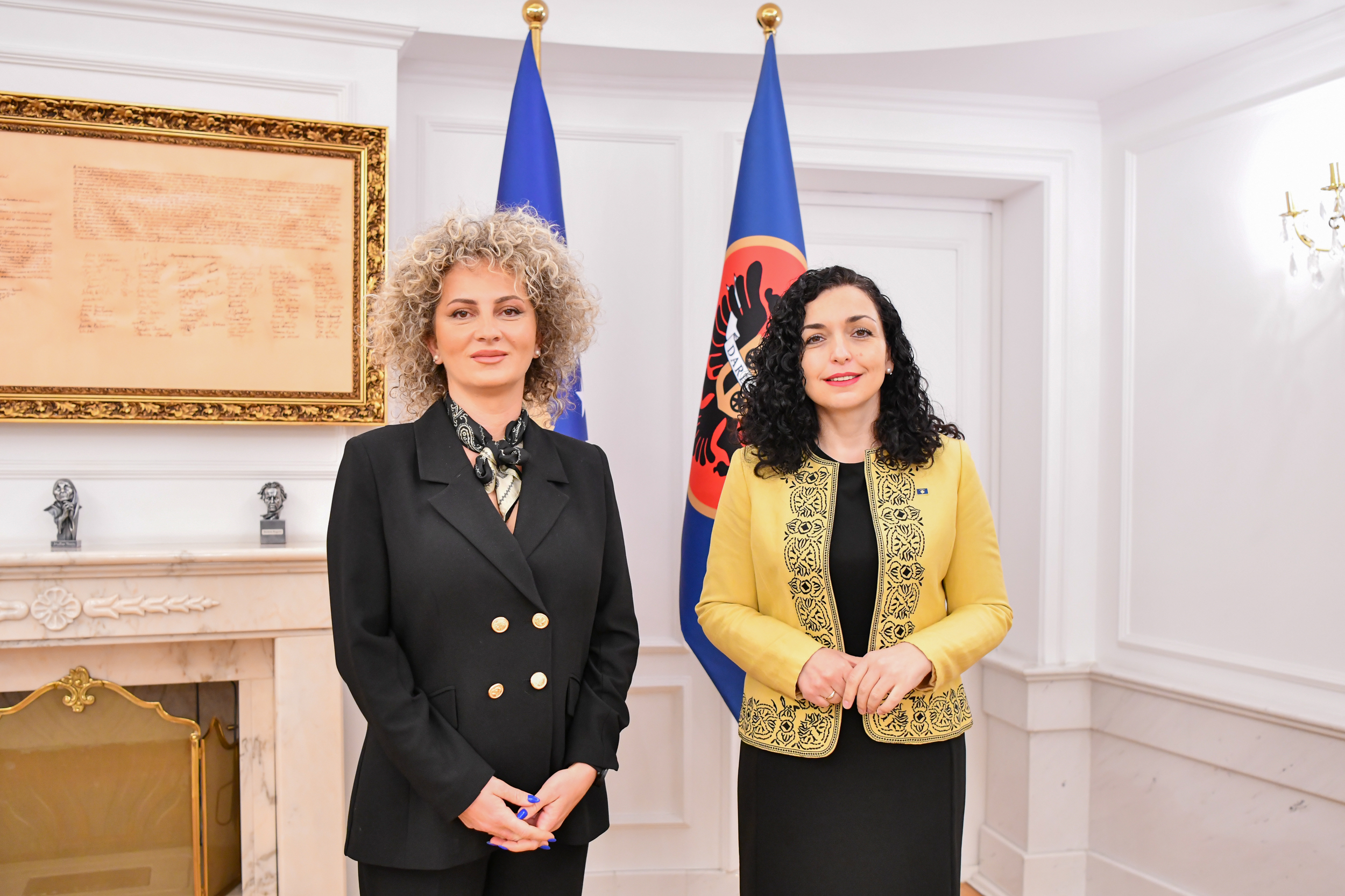 Kadaj Bujupi i reagon Hykmete Bajramit  Mos u ankoni për rezultate pastaj  nëse filloni beteja me presidenten