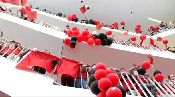  Mirëmëngjes   Edi Rama nis ditën Kuq e Zi