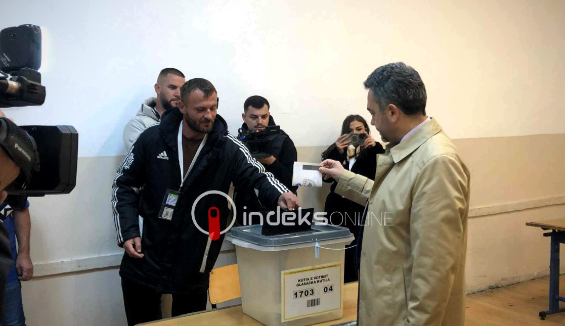 Radoniqi fton qytetarët të dalin në zgjedhje  sqaron dilemat rreth votimit me asistencë