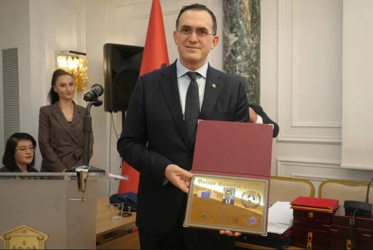 Rektori i UBT-së, Prof. Dr. Edmond Hajrizi, nderohet me titullin e lartë “Doctor Honoris Causa” në Tiranë