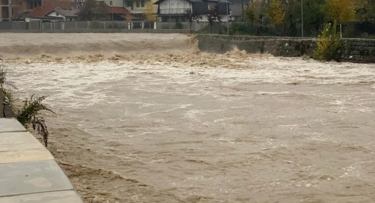 komuna-e-gjilanit-kerkon-nga-qytetaret-qe-pesuan-nga-reshjet-e-shiut-te-paraqesin-kerkese-per-vleresimin-e-demeve