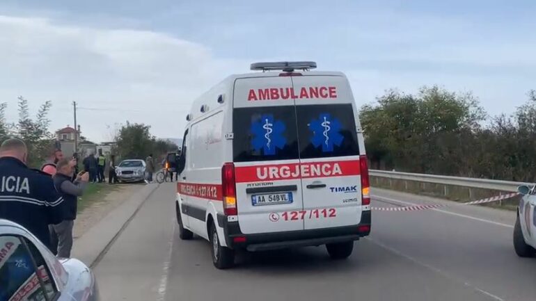 aksident-tragjik-ne-tirane-dy-te-vdekur-pasi-makina-bie-ne-gremine