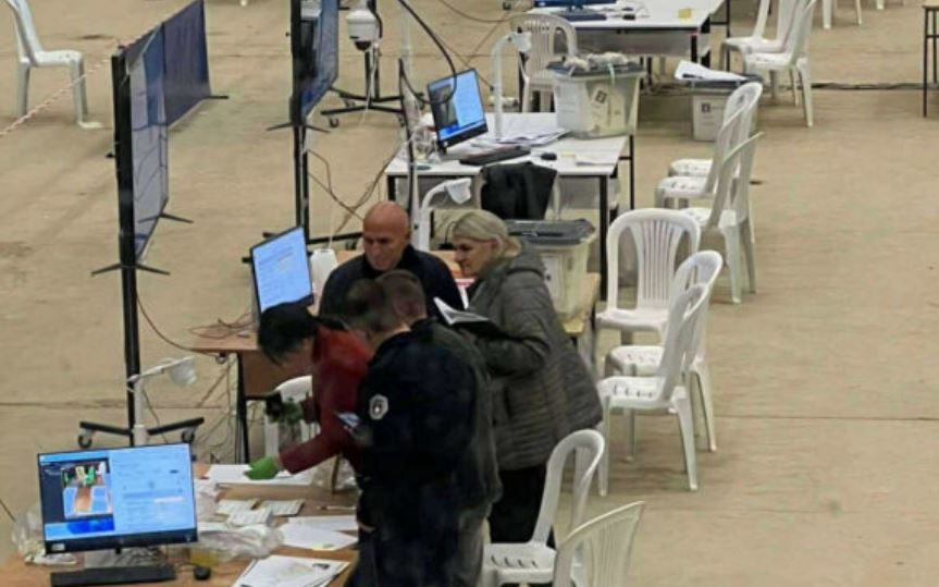 Dyshimet për abuzime në Mitrovicë  Prokurori Peci   Numërimi është ndalur  ekspertët e KQZ po e bëjnë verifikimin