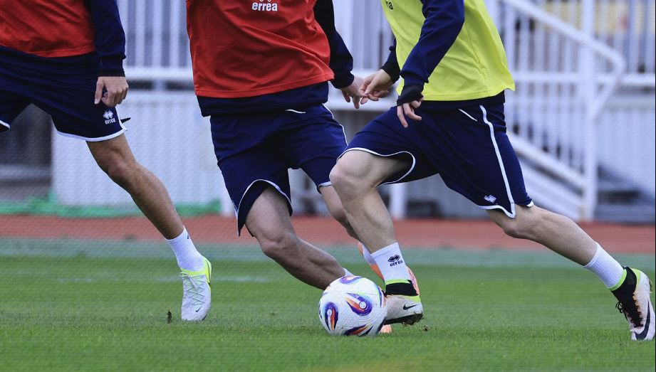 kater-lojtare-i-bashkohen-sot-stervitjes-se-kosoves-pushuan-dy-dite