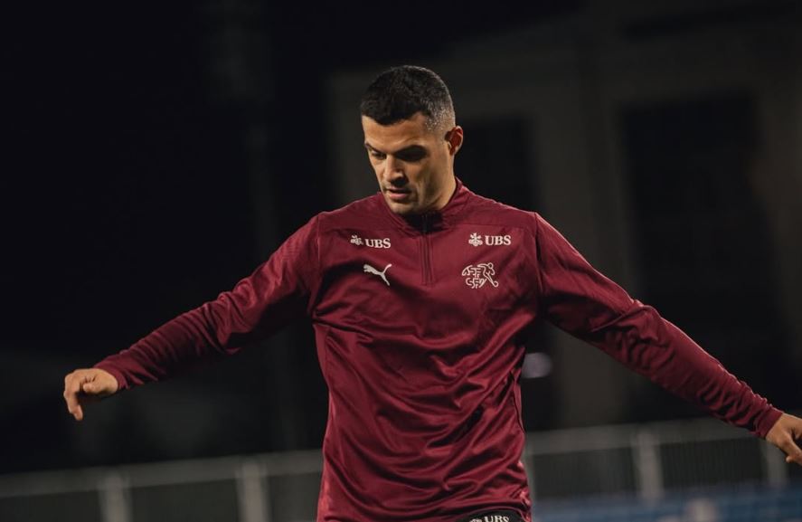 Xhaka lajmërohet me një postim e me një porosi nga stadiumi  Fadil Vokrri 