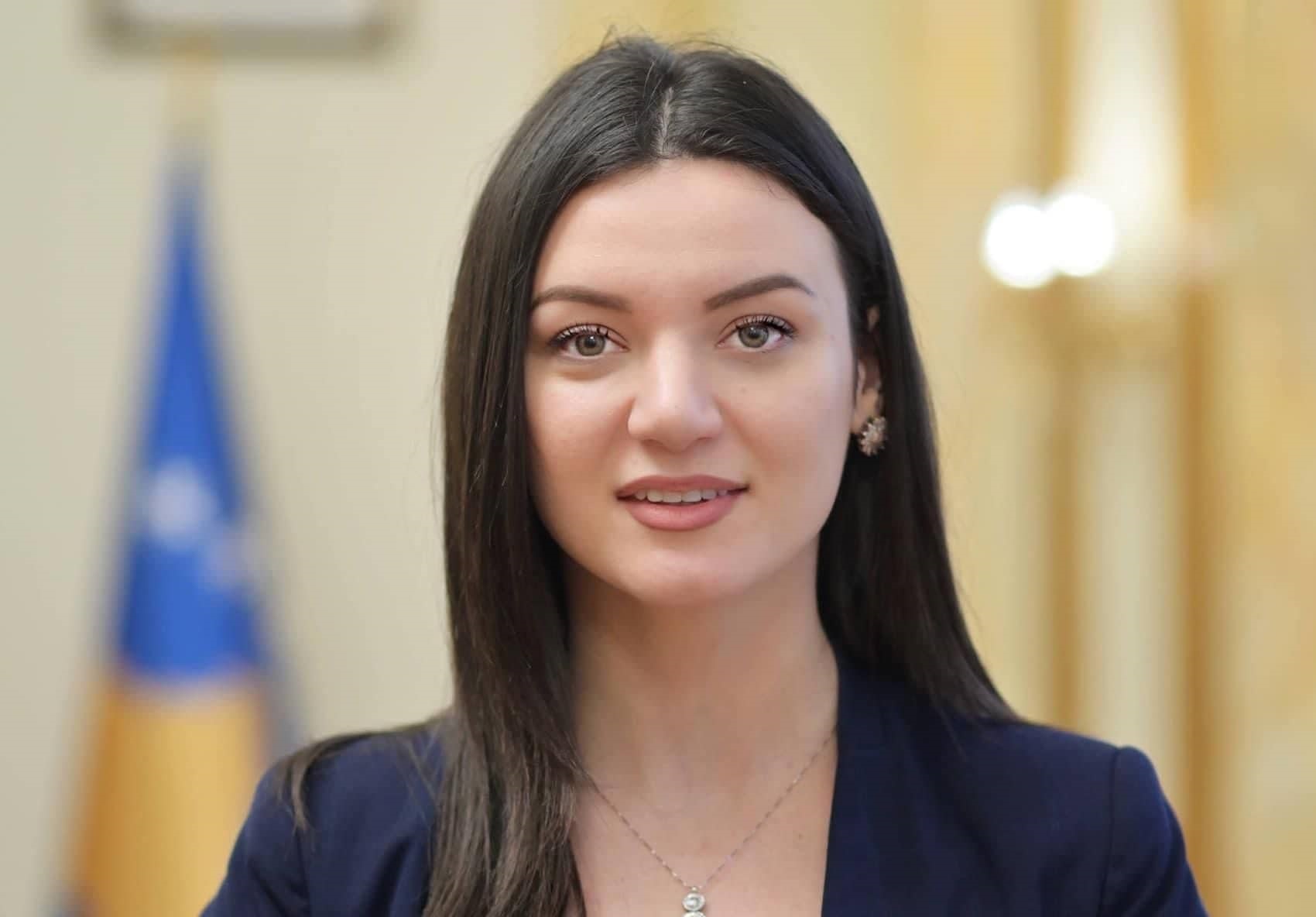 Statovci Hykmete Bajramit  Presidentes i kalon mandati edhe pak muaj  bëni kujdes  fare lehtë mund të ju kthej në 12 