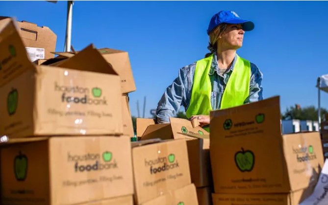 gjykata-supreme-e-shba-se-lejon-perkohesisht-administraten-trump-te-pezulloje-miliarda-dollare-ndihma-ushqimore