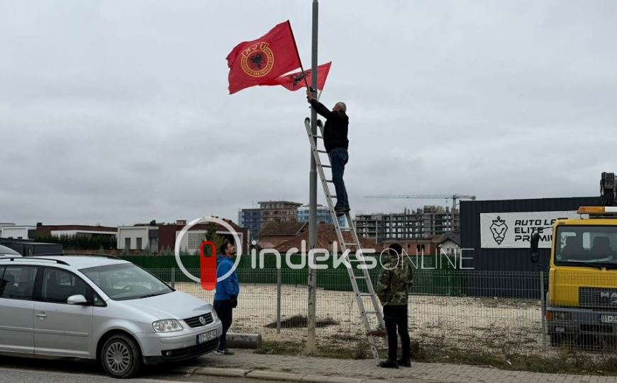 Në prag të festave të 28 nëntorit  flamujt kombëtar vendosën në afërsi të kufirit me Serbinë