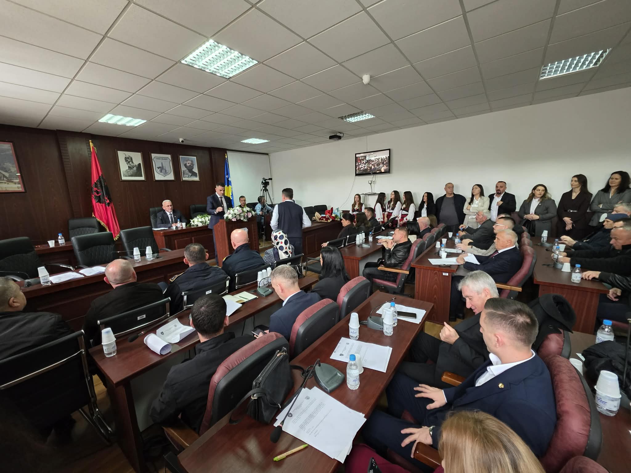 Mehmet Ballazhi betohet për mandatin e dytë si kryetar i Hanit të Elezit  Shkreta kryesues 