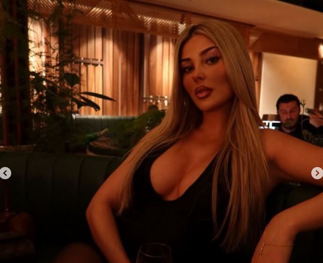 Bay T ndez Instagramin  me fustan të shkurtë i çmend fansat