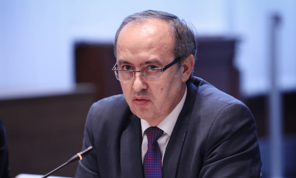 Hoti  4 herë në 4 vite u shtrenjtua energjia elektrike  dhe tallja me qytetarët vazhdon