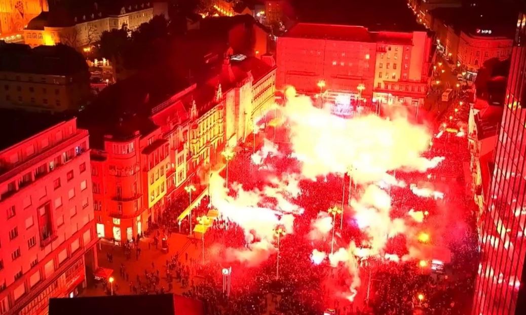  Kallet  Zagrebi  tifozët kroatë festojnë vendin e tretë në Evropianin e hendbollit