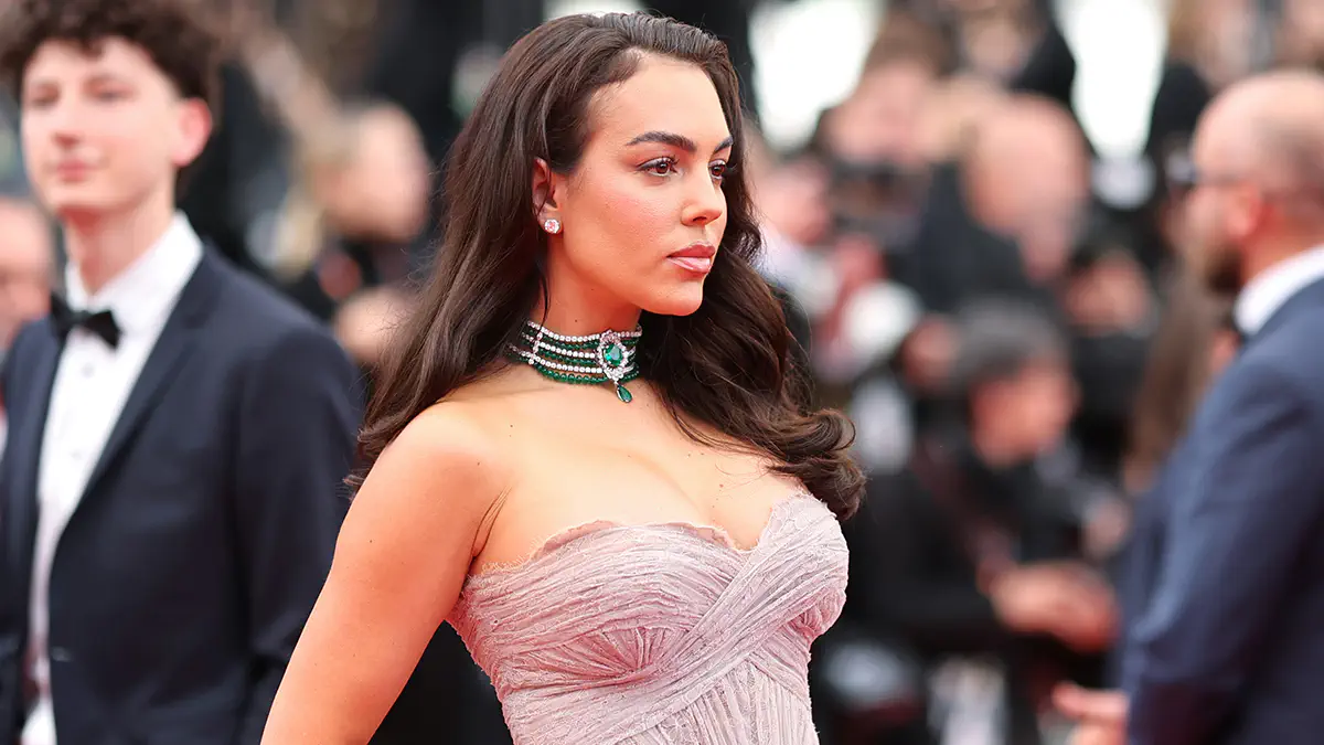 georgina-rodriguez-terheq-vemendjen-me-postimin-e-ri-per-marken-e-saj-mimoa