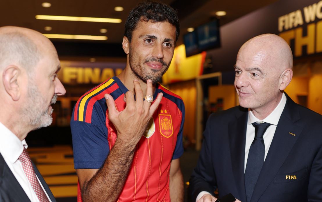 per-here-te-pare-ne-histori-fifa-dhuron-unaza-ari-per-fituesit-e-kupes-se-botes