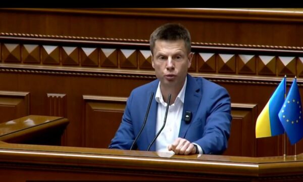 Deputeti i Ukrainës i reagon Zelenskyyt  Gabim diplomatik  do të vazhdoj të luftoj për pavarësinë e Kosovës