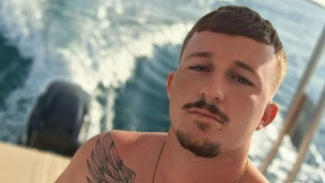 Sherri për një vajzë u kthye në tragjedi  24 vjeçari shqiptar pl goset për vd kje